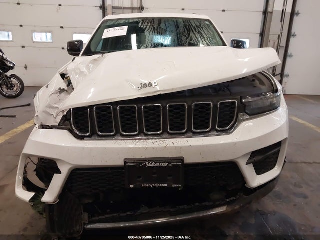1C4RJHAG8PC640979 Jeep Grand Cherokee Laredo 4x4