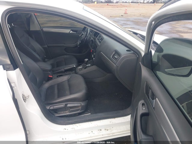 Продажа на аукционе авто 2017 Volkswagen Jetta 1.4t Se, vin: 3VWDB7AJ9HM384250, номер лота: 43795907