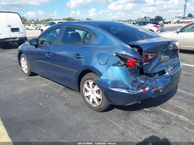2018 MAZDA MAZDA3 3MZBN1U72JM216872 Photo 2