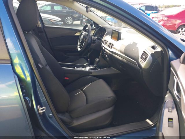 2018 MAZDA MAZDA3 3MZBN1U72JM216872 Photo 4