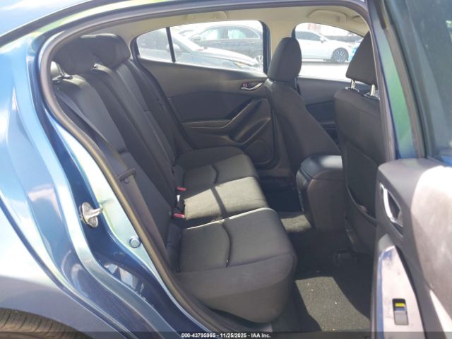2018 MAZDA MAZDA3 3MZBN1U72JM216872 Photo 7
