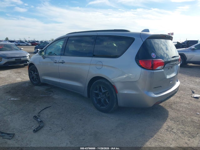 2018 CHRYSLER PACIFICA 2C4RC1EG9JR194657 Photo 2