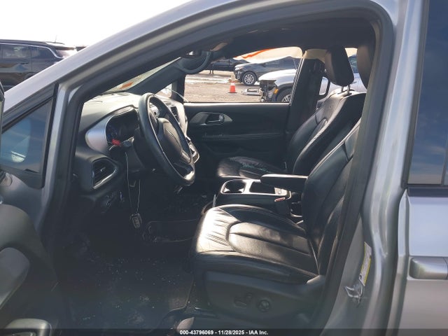 2018 CHRYSLER PACIFICA 2C4RC1EG9JR194657 Photo 4