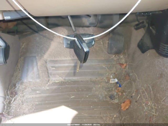 43796081 :رقم المزاد ، 1FTZX1723XNA76387 vin ، 1999 Ford F-150 Work Series/xl/xlt مزاد بيع