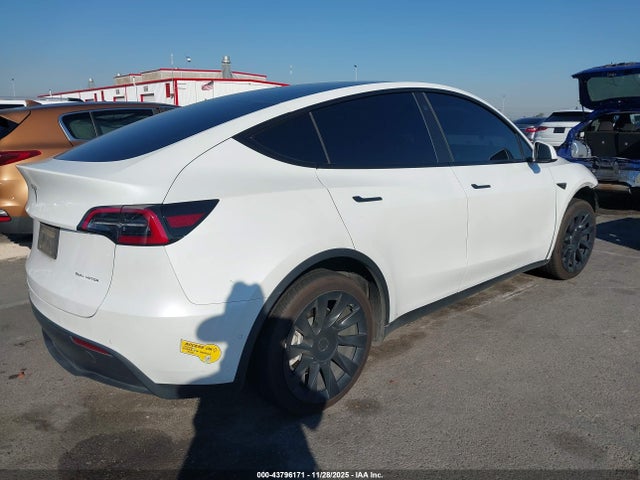 2021 TESLA MODEL Y 5YJYGAEE3MF228235 Photo 3