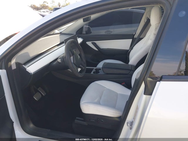 2021 TESLA MODEL Y 5YJYGAEE3MF228235 Photo 4
