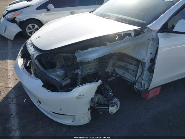 2021 TESLA MODEL Y 5YJYGAEE3MF228235 Photo 5