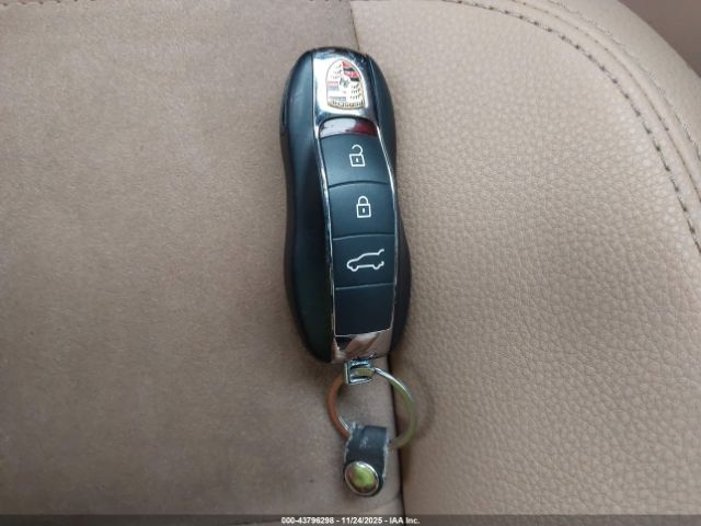 2017 PORSCHE MACAN WP1AA2A55HLB04063 Photo 10