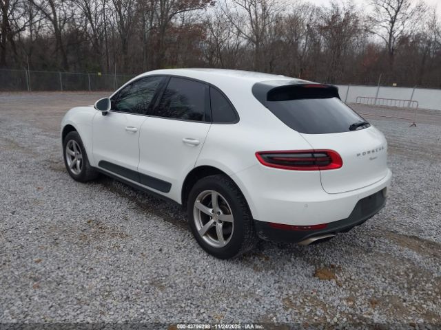 2017 PORSCHE MACAN WP1AA2A55HLB04063 Photo 2
