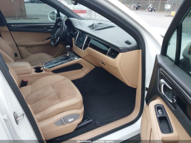 2017 PORSCHE MACAN WP1AA2A55HLB04063 Photo 4