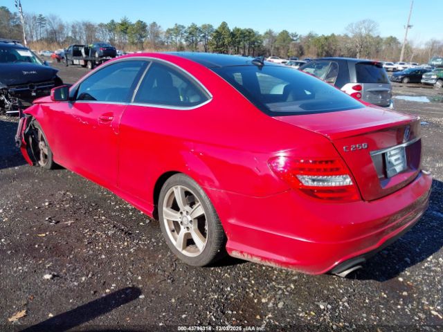 2015 MERCEDES-BENZ C 250 WDDGJ4HB7FG392604 Photo 2