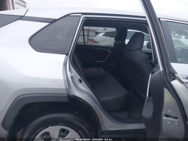 2023 TOYOTA RAV4 2T3F1RFV2PW376168 Photo 7