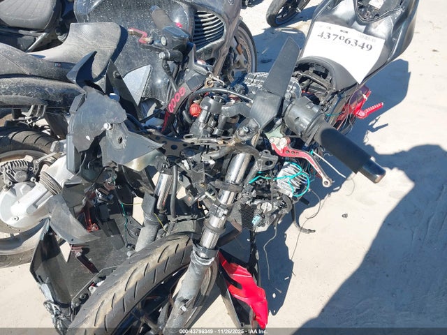 JKAEXKG12MDAA9883 Kawasaki EX400