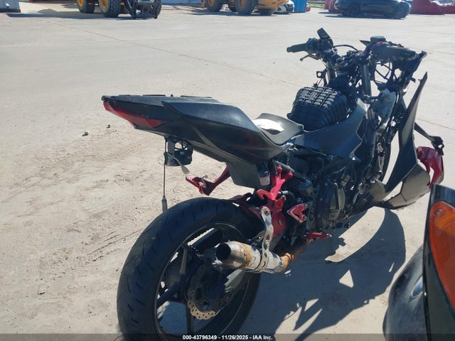 JKAEXKG12MDAA9883 Kawasaki EX400