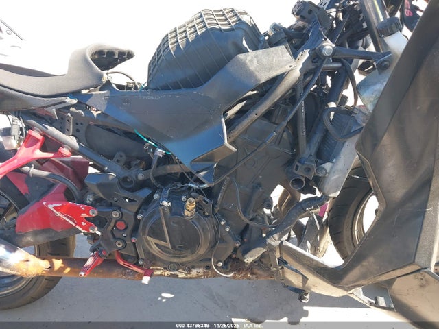 JKAEXKG12MDAA9883 Kawasaki EX400