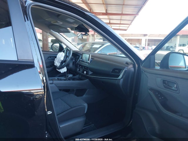 JN8AT3AA3MW015393 Nissan Rogue S Fwd