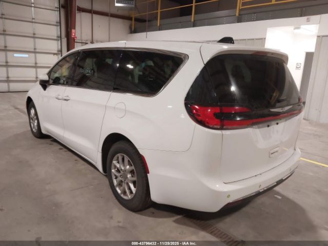 2023 CHRYSLER PACIFICA 2C4RC1FG3PR555646 Photo 2