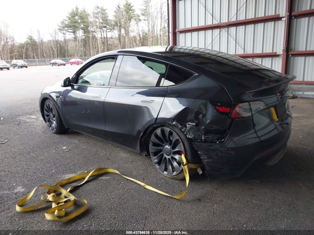 2024 TESLA MODEL Y 7SAYGDEF5RA328497 Photo 2