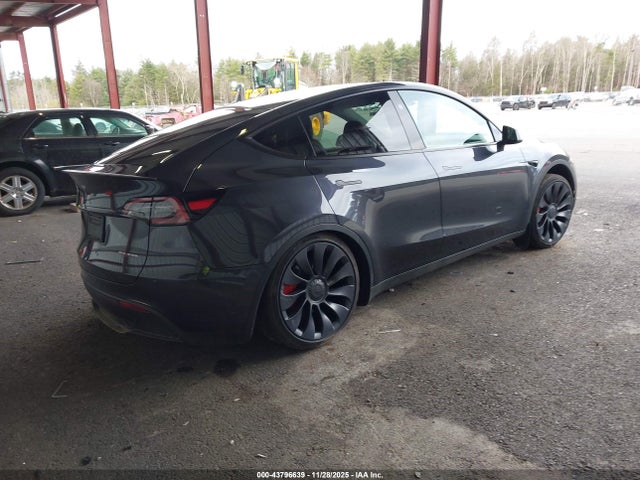 2024 TESLA MODEL Y 7SAYGDEF5RA328497 Photo 3