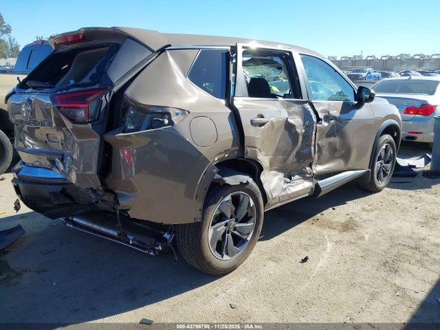 JN8BT3BA6RW005564 Nissan Rogue Sv Fwd