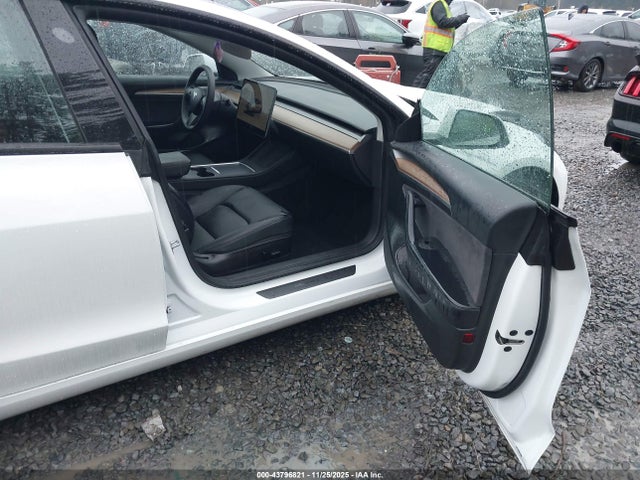 2022 TESLA MODEL 3 5YJ3E1EB5NF317960 Photo 4