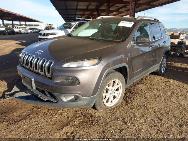 Jeep Cherokee Latitude 2016 1C4PJMCS5GW133389 Image 2