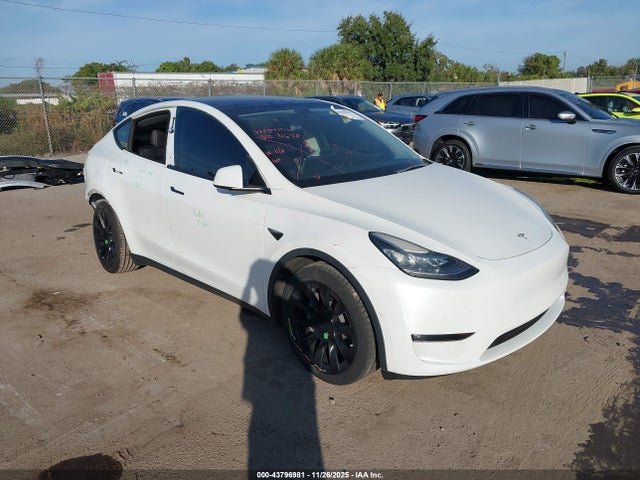 2022 TESLA MODEL Y 7SAYGDEE1NF438483 Photo 0