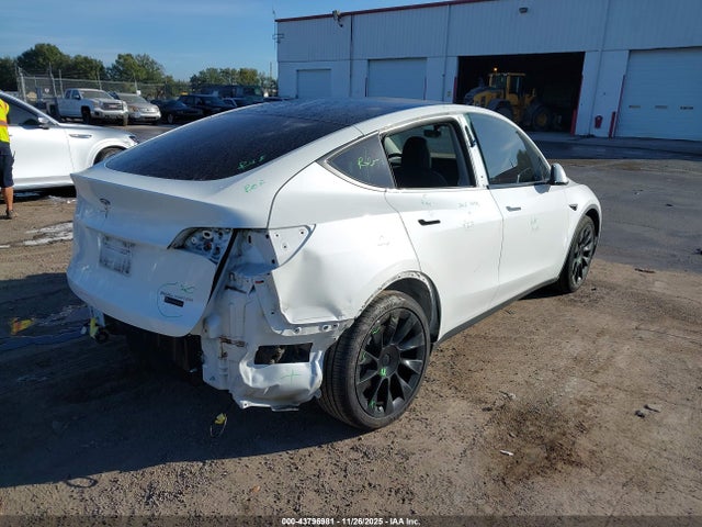 2022 TESLA MODEL Y 7SAYGDEE1NF438483 Photo 3