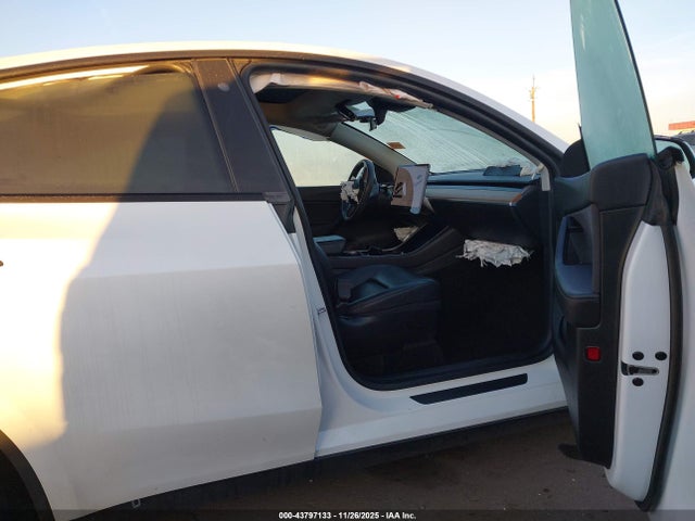 2020 TESLA MODEL Y 5YJYGDEE2LF014630 Photo 4