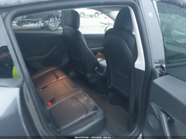 2021 TESLA MODEL Y 5YJYGDEF9MF076181 Photo 7