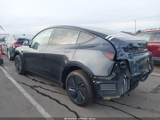 2026 TESLA MODEL Y 7SAYGDEE3TA470006 Photo 2