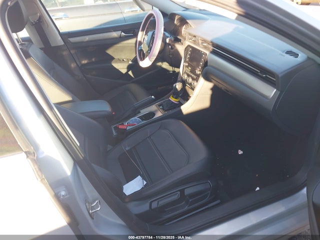 2021 VOLKSWAGEN PASSAT 1VWSA7A3XMC009572 Photo 4