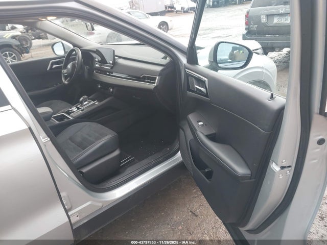 2024 MITSUBISHI OUTLANDER JA4J3VA8XRZ078785 Photo 4