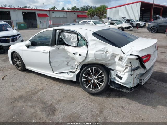 2018 TOYOTA CAMRY 4T1B11HK0JU667559 Photo 2