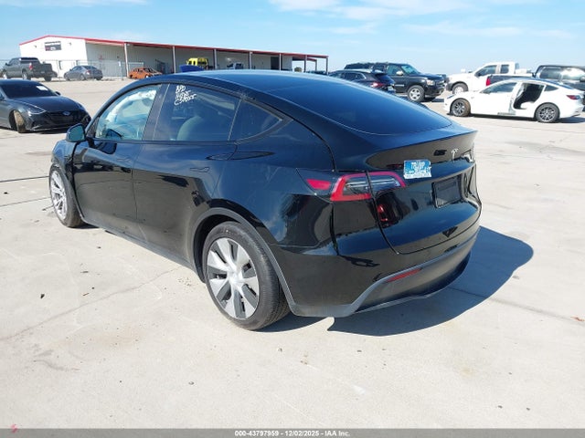 2023 TESLA MODEL Y 7SAYGDEE3PF638090 Photo 2
