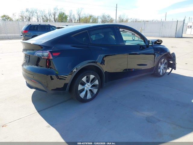 2023 TESLA MODEL Y 7SAYGDEE3PF638090 Photo 3