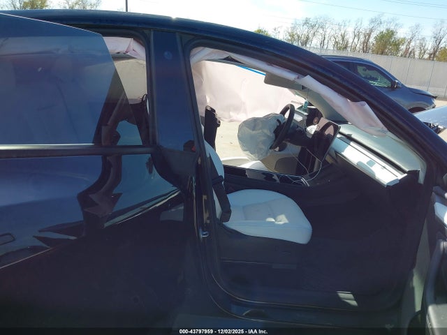 2023 TESLA MODEL Y 7SAYGDEE3PF638090 Photo 4