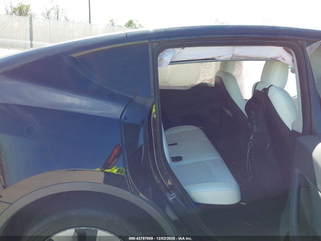 2023 TESLA MODEL Y 7SAYGDEE3PF638090 Photo 7