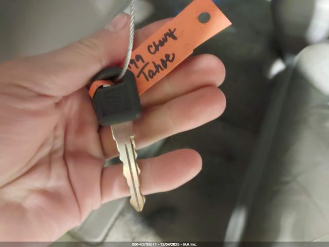 1999 CHEVROLET TAHOE 1GNEK13RXXJ537437 Photo 10