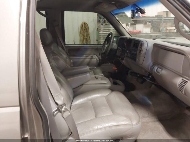 1999 CHEVROLET TAHOE 1GNEK13RXXJ537437 Photo 4