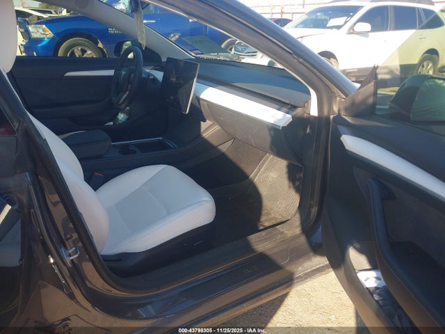 2023 TESLA MODEL 3 5YJ3E1EA0PF672738 Photo 4