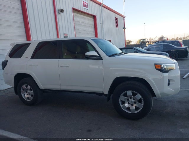 Toyota 4RUNNER SR5 2015 JTEZU5JR8F5107388 Image 13