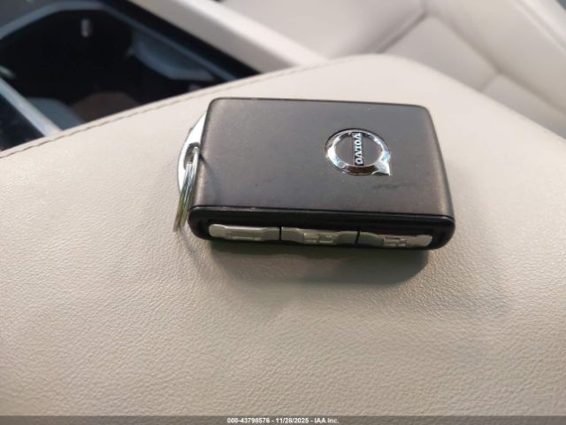 2021 VOLVO XC60 YV4102DL6M1856341 Photo 10