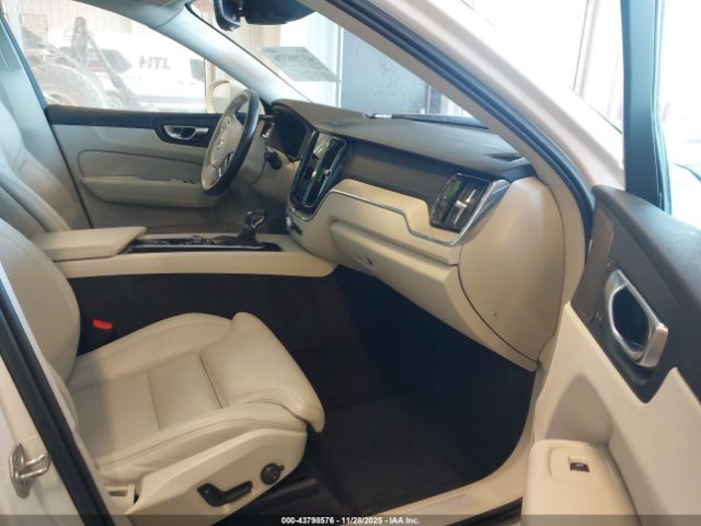 2021 VOLVO XC60 YV4102DL6M1856341 Photo 4