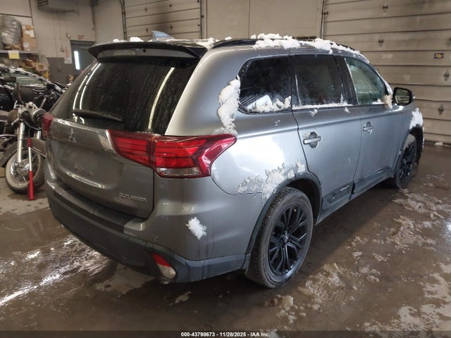 2018 MITSUBISHI OUTLANDER JA4AZ3A35JZ067866 Photo 3