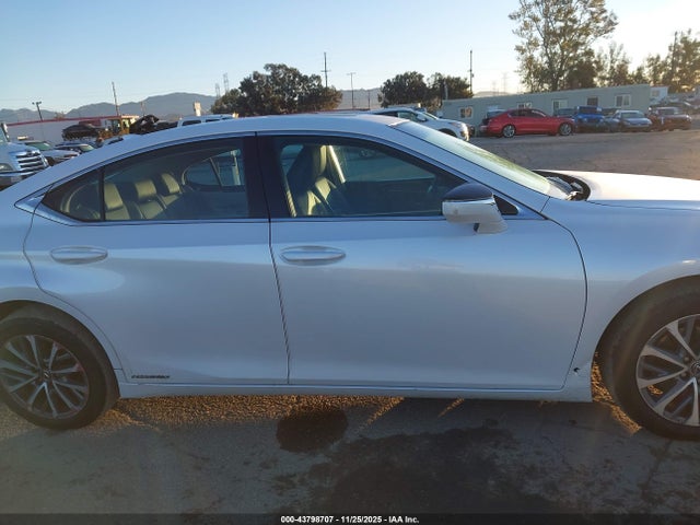 Lexus ES 300H 2022 58ACA1C19NU019381 Image 14