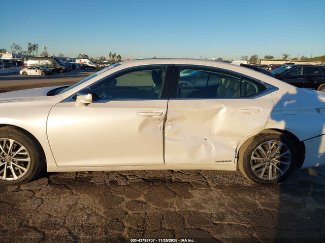 58ACA1C19NU019381 Lexus ES 300H