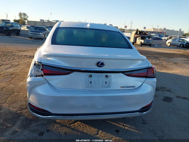 Lexus ES 300H 2022 58ACA1C19NU019381 Image 17
