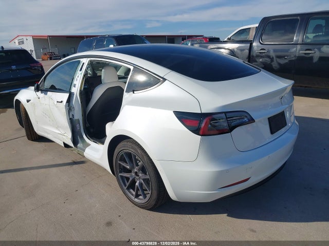 2022 TESLA MODEL 3 5YJ3E1EB0NF177705 Photo 2