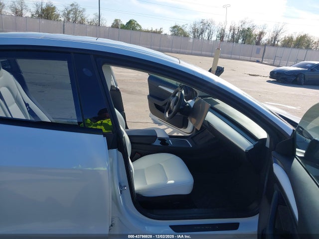 2022 TESLA MODEL 3 5YJ3E1EB0NF177705 Photo 4